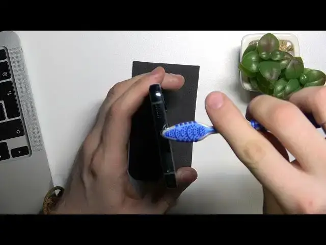 Video thumbnail for How to Clean Samsung Galaxy S22+ USB port using household items / Clean USB with home remedies