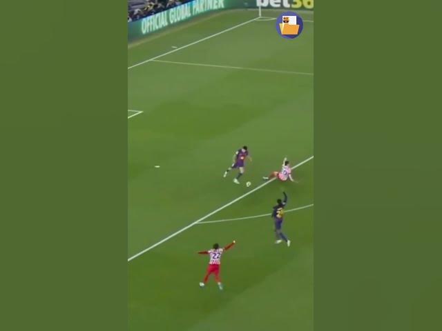 Video thumbnail for Así fue la acción en la que Pau Cubarsí se fue EXPULSADO. ¿Os parece bien? 😬