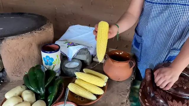 Video thumbnail for Las Más Cremosa Sopa De Elote Y Papa_ La Cocina En El Rancho(720P_HD)