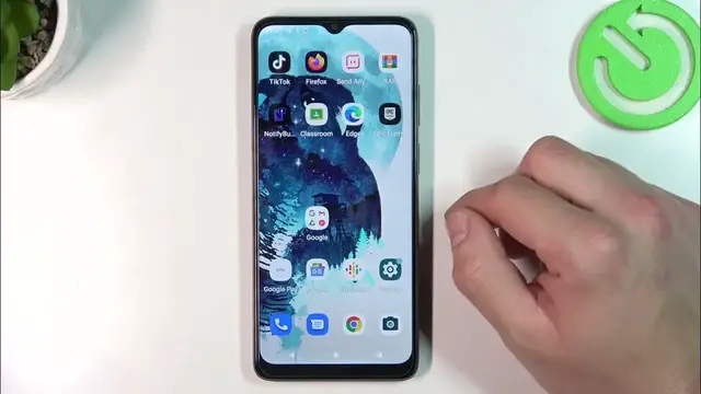 Video thumbnail for How to Connect Headphones to Motorola E22?