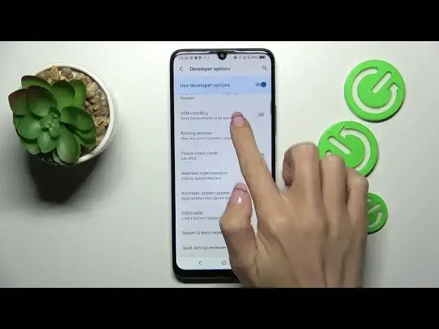 'Video thumbnail for How to Activate Automatic System Updates on TCL 40 SE?'
