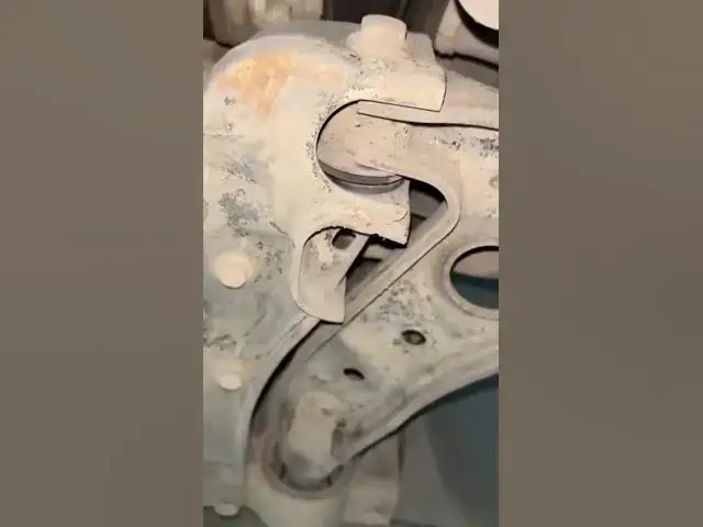 Video thumbnail for اصوات اعطال السيارة صوت مزعج فى النصف الخلفى للسيارة عند السير فى طرق مكسرة