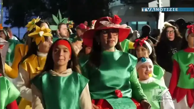 Video thumbnail for Nel vivo il carnevale siciliano di Adrano. Oggi il giorno di “Mascherina 2024”, domani il gran final