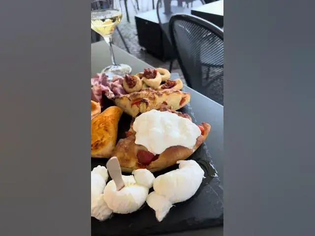 Video thumbnail for Aperitivo in piazza 😍 #Padova #Food #Aperitivo