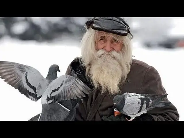 Video thumbnail for This 99 Year Old Homeless Beggar Is Always Asking For Money. The Reason Why Isn’t What You Think  !