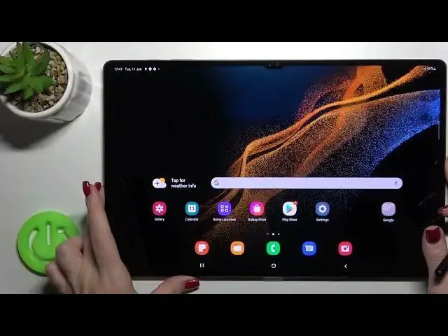 'Video thumbnail for How to Turn on Flashlight in SAMSUNG Galaxy Tab S8 Ultra – Flashlight Feature'