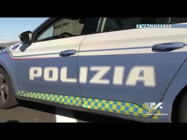'Video thumbnail for Catania. Trasportava formaggi in condizioni non idonee. Uomo sanzionato dalla Polizia di Stato. Sequ'
