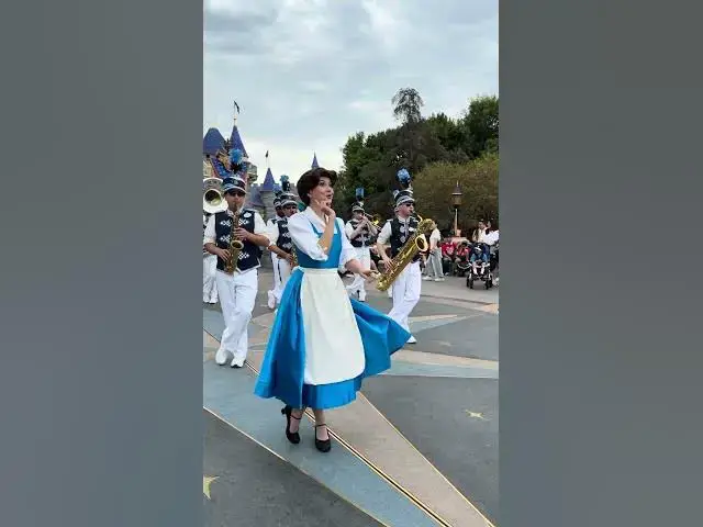 Video thumbnail for Belle and the Disneyland Band!
