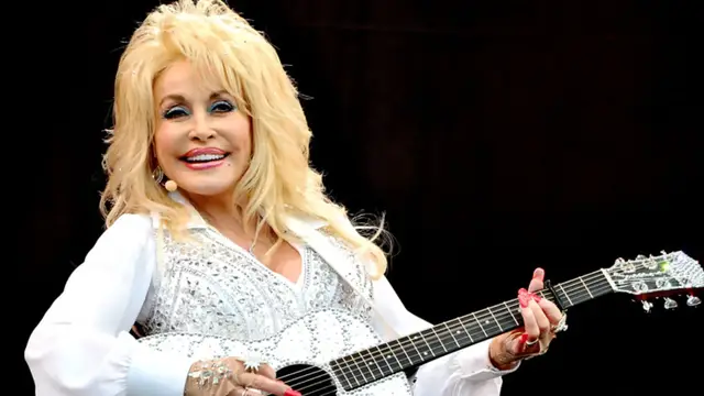 Video thumbnail for Quote Of The Day | Dolly Parton Said This About Dumb Blonde Jokes