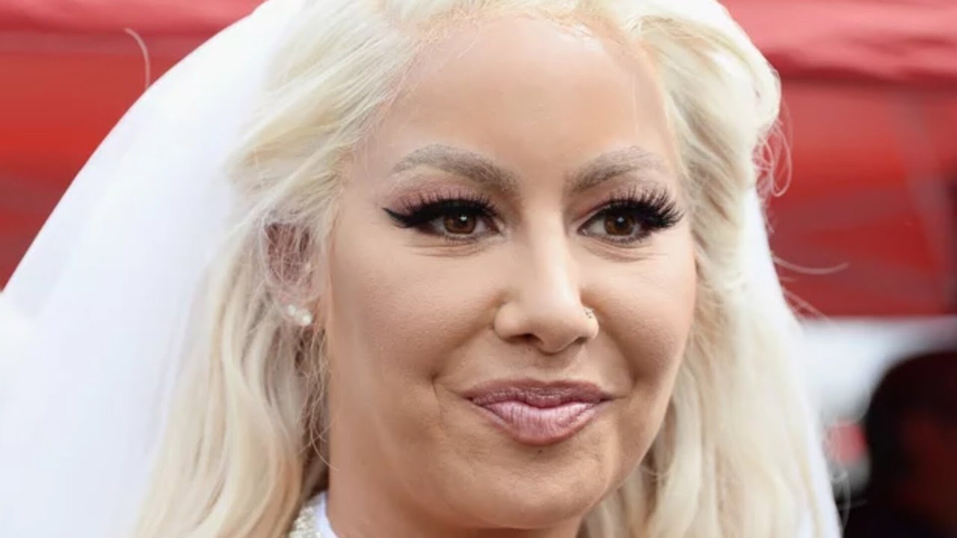 Video thumbnail for Amber Rose's Transformation Is Seriously Stunning