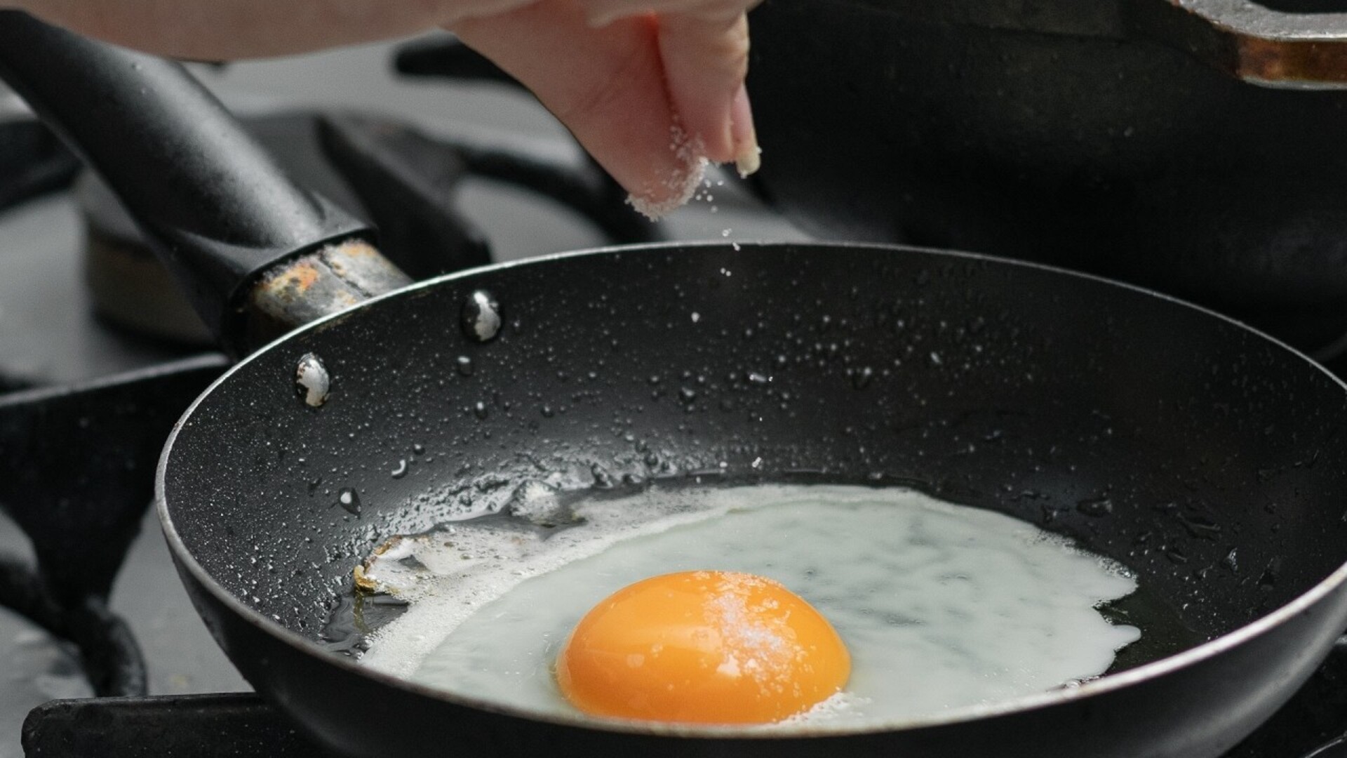 Video thumbnail for The Fried Egg Tricks You'll Wish You Knew Sooner
