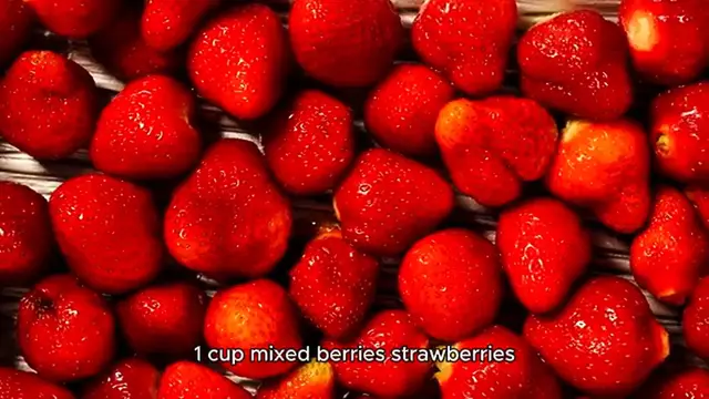 Video thumbnail for berry smoothie recipe