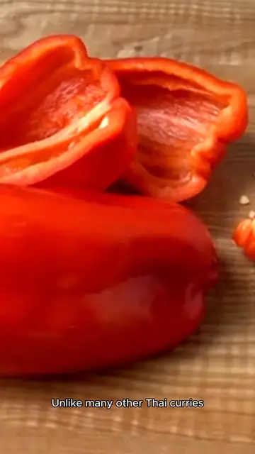 Video thumbnail for Authentic Kaeng Som: A Tangy Thai Curry Delight