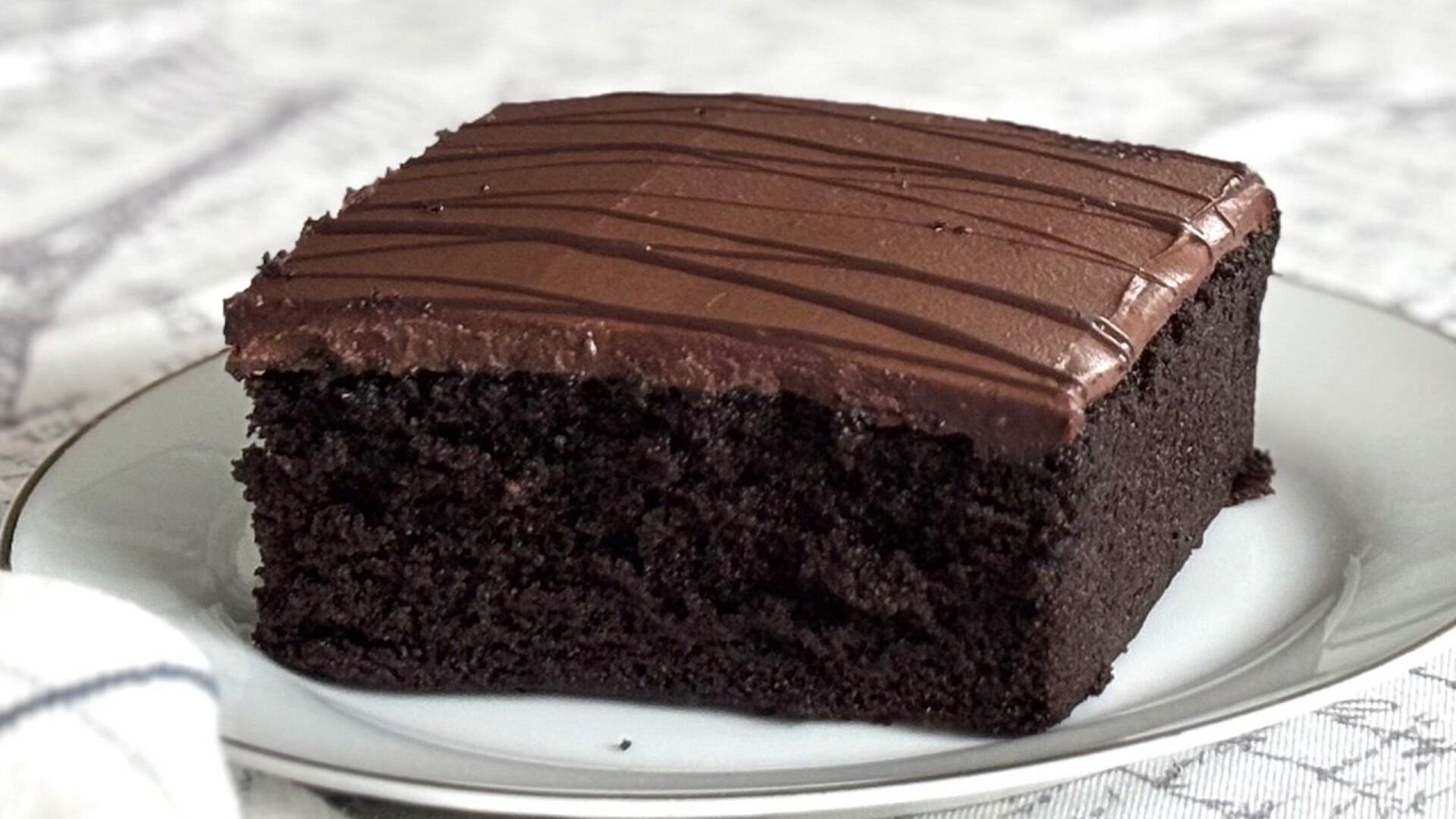 Video thumbnail for The Best Store-Bought Chocolate Cake Has Finally Been Found