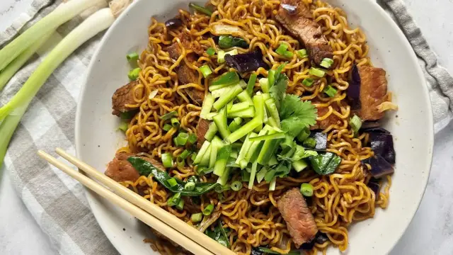 Video thumbnail for Copycat Noodles & Company Spicy Korean Steak Noodles Recipe