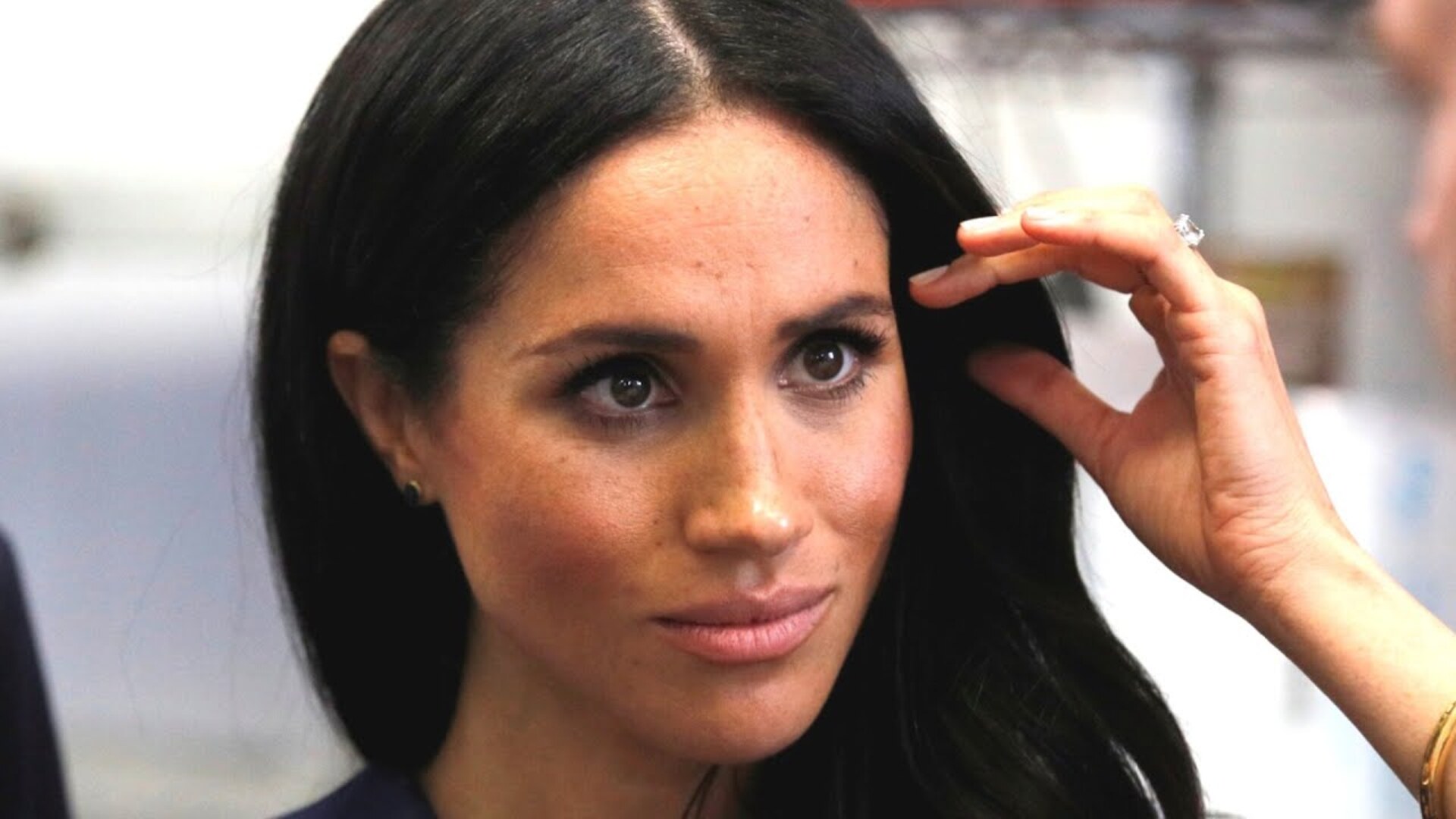 Video thumbnail for Here's What Meghan Markle Looks Like With Her Natural Hair