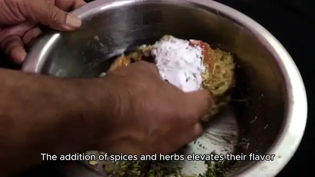 'Video thumbnail for Zucchini-Muffins mit Paprika-Dip'