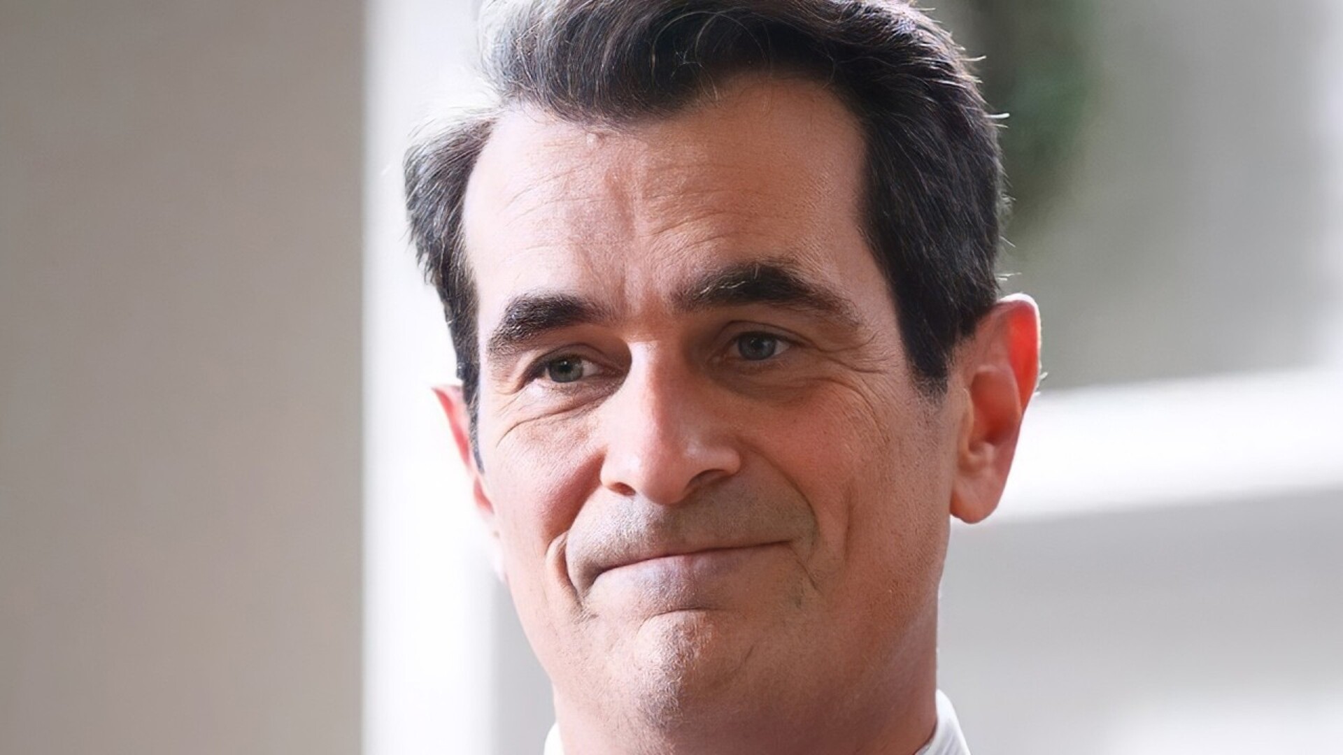 Video thumbnail for The Tragic, Real-Life Story Of Modern Family Star Ty Burrell