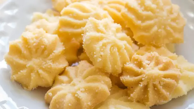 Video thumbnail for Low Carb Shortbread Cookies: video blog