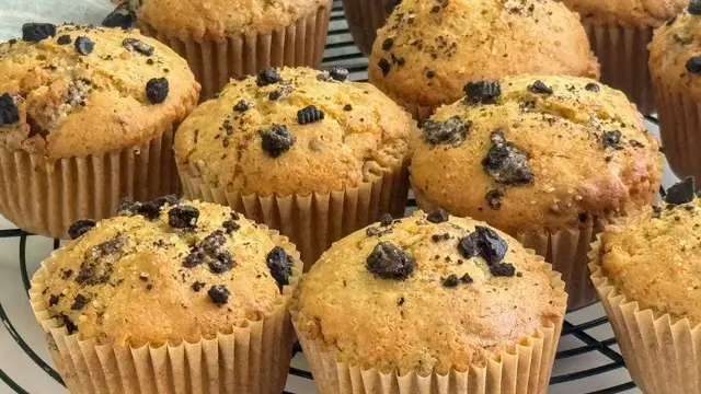 Video thumbnail for These Cookies And Cream Muffins Give Oreos New Life