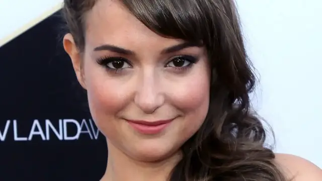 'Video thumbnail for ATT's Lily Adams Commercials Changed Milana Vayntrub Forever'