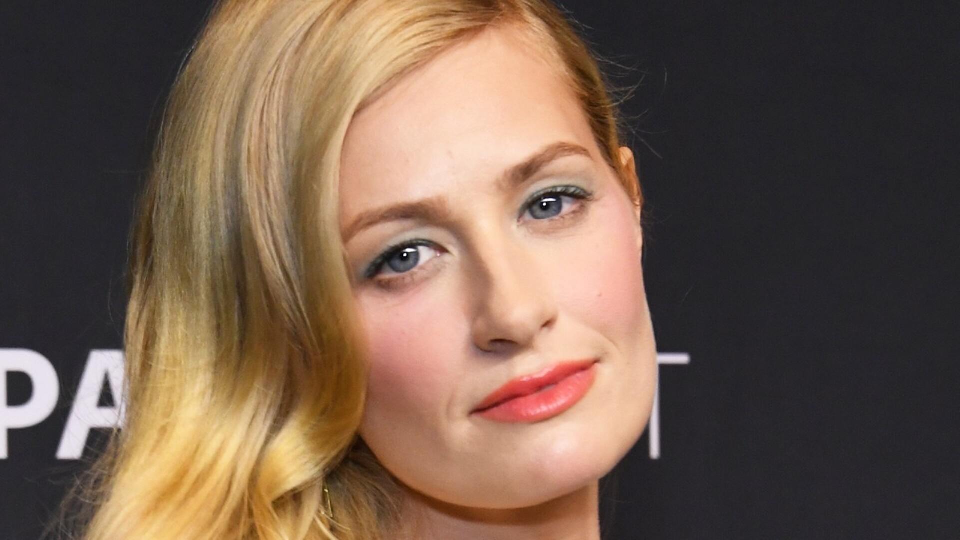 Video thumbnail for The Tragedy Of This 2 Broke Girls Star Is Just So Sad