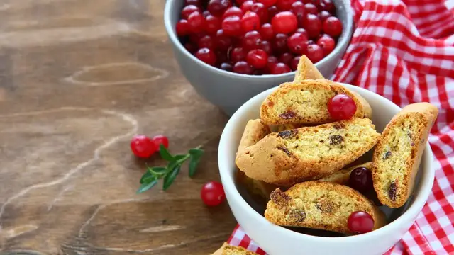 Video thumbnail for Cranberry almond cookies vegan: video blog
