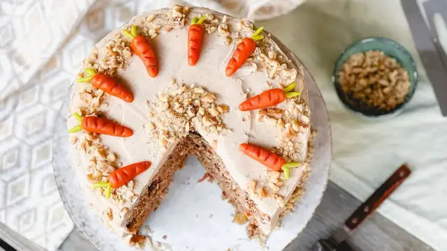 'Video thumbnail for Vegan Carrot Cake With Cinnamon-Cashew Frosting Recipe'