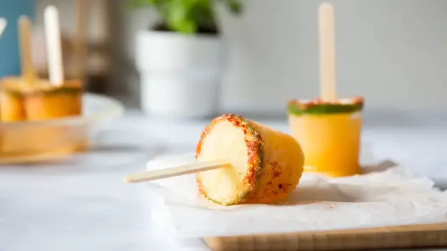 'Video thumbnail for Frozen Margarita Popsicles Are The Ultimate Pool Party Treat'
