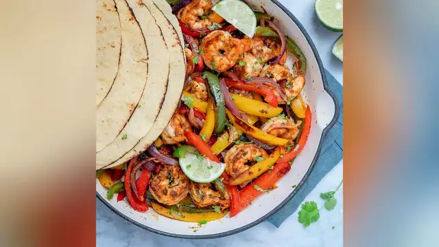 Video thumbnail for shrimp fajita recipe