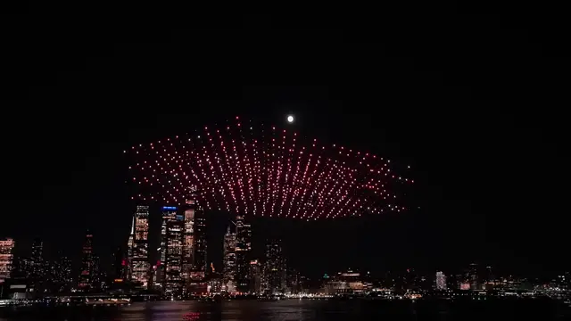 Video thumbnail for US Open honors Roger Federer with surprise drone show