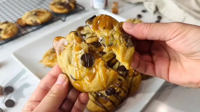 'Video thumbnail for These Caramel Dark Chocolate Chip Cookies Have That Sweet, Gooey Goodness'
