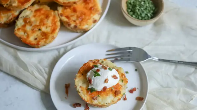 Video thumbnail for Loaded Mashed Potato Cups Recipe