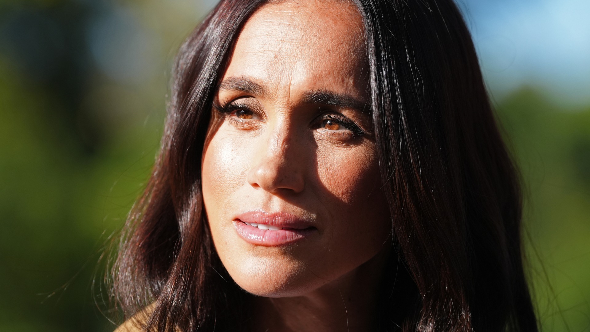 Video thumbnail for Meghan Markle's 'Viral Glare' Sparks Reaction From Former Staffer