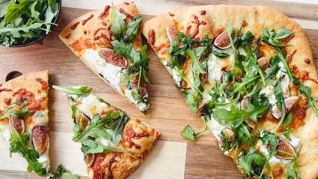 'Video thumbnail for Cheesy Fig And Arugula Pizza Recipe'