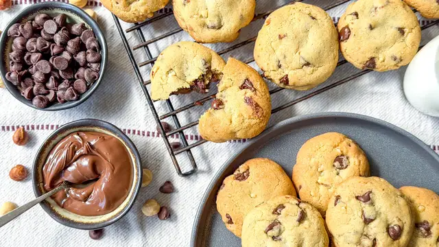 Video thumbnail for Nutella-Stuffed Chocolate Chip Cookies Recipe