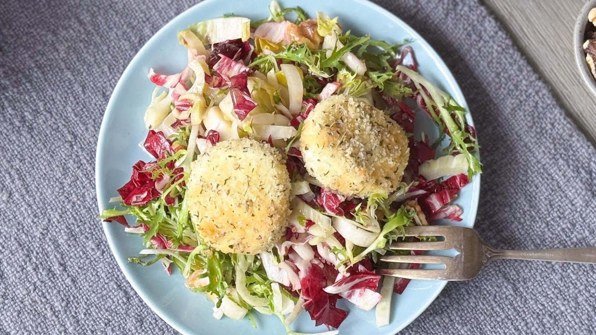Video thumbnail for Breaded And Baked Goat Cheese Salad Recipe