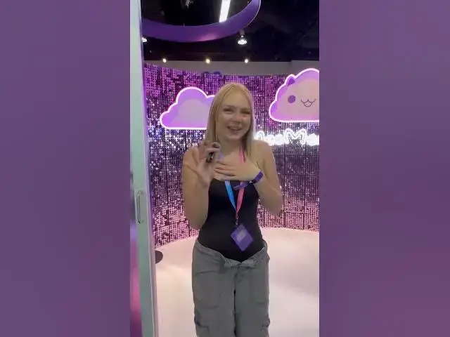 'Video thumbnail for Exploring the Coolest Booths at VidCon This Year!'