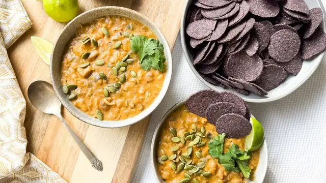 'Video thumbnail for Hearty White Chicken And Navy Bean Chili Recipe'