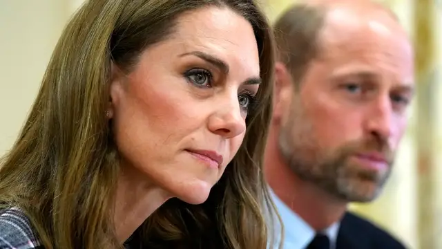 'Video thumbnail for The Time-Honored Royal Custom William & Kate Have Chosen To Break'