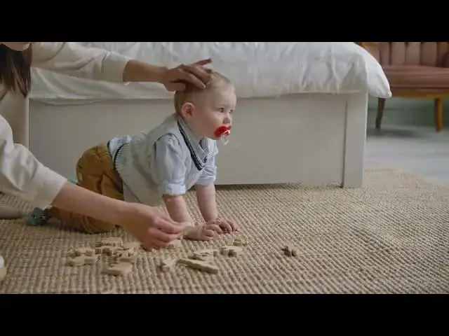 'Video thumbnail for Wie man Flöhe bei Kindern verhindert'