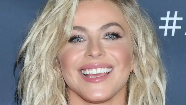 'Video thumbnail for The Transformation Of Julianne Hough Revealed'