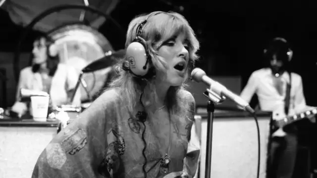 Video thumbnail for Stevie Nicks Faced A Harsh Ultimatum When She Refused To Record This 1977 Classic