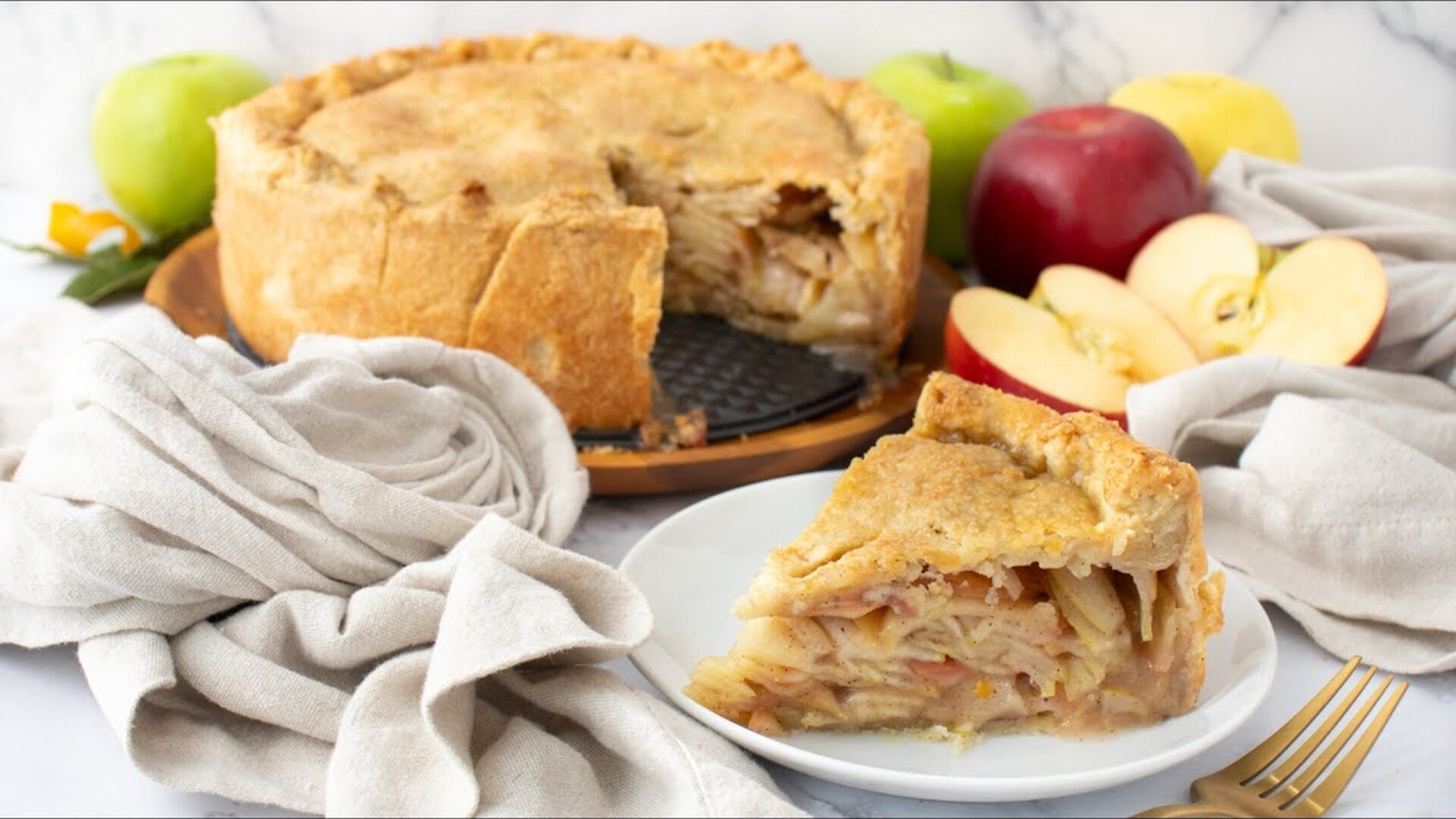 Video thumbnail for Sweet And Tart Deep Dish Apple Pie Recipe