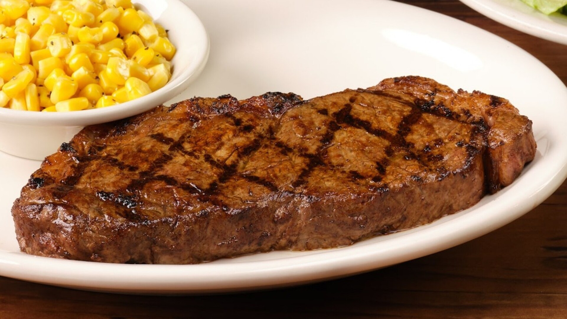 Video thumbnail for Texas Roadhouse Sirloin VS New York Strip: How Do They Compare?