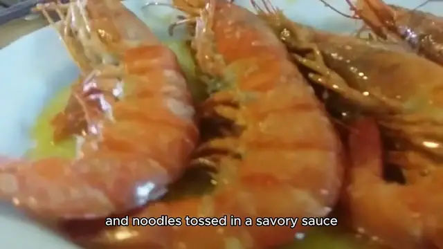 Video thumbnail for shrimp lo mein recipe