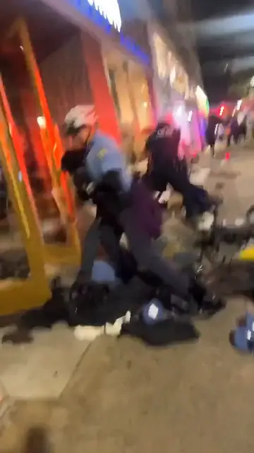 Video thumbnail for Police catching looters outside Lululemon after reports of mass looting in Philadelphia