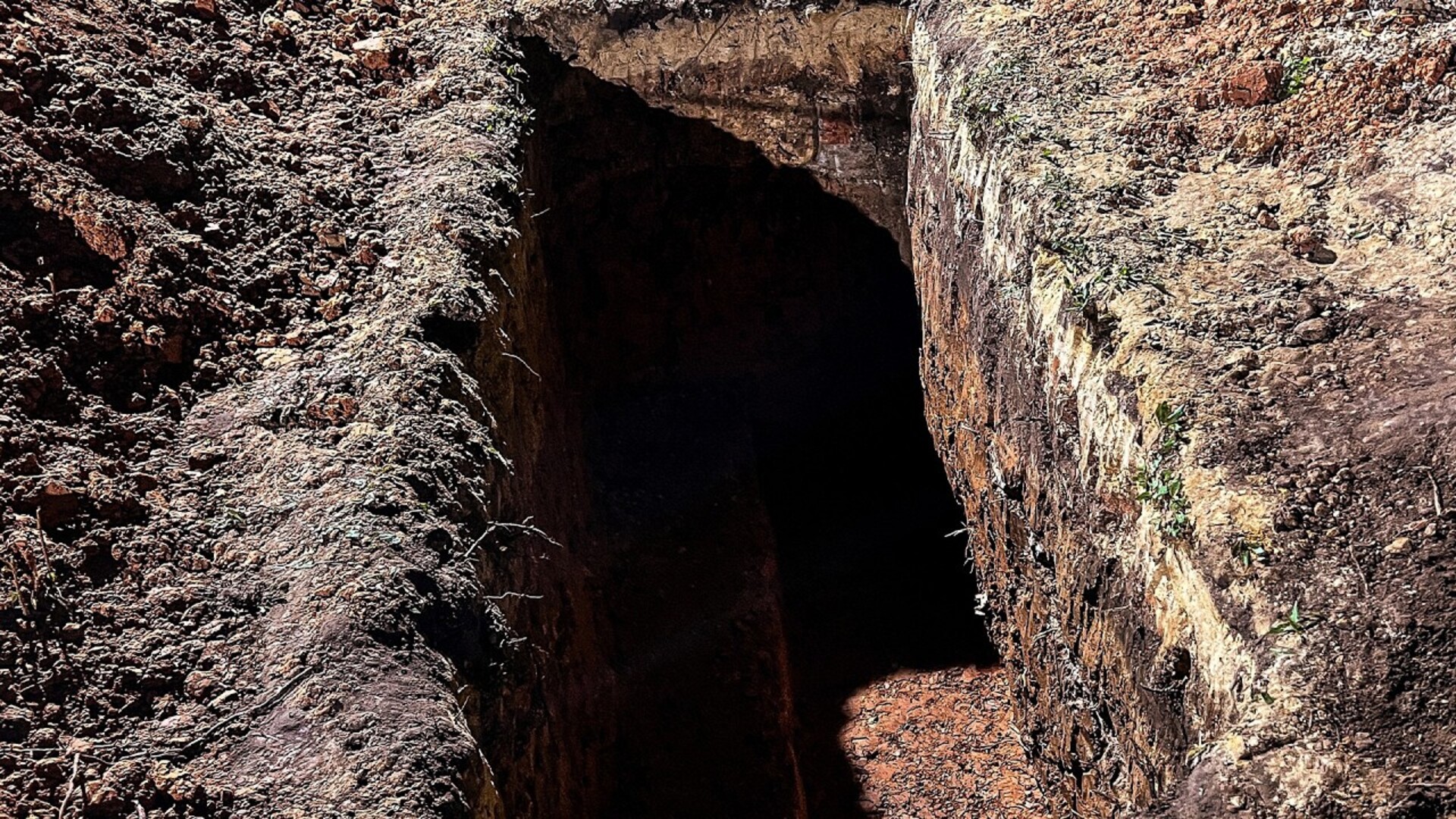 Video thumbnail for What Happens If You're Buried Without A Casket?