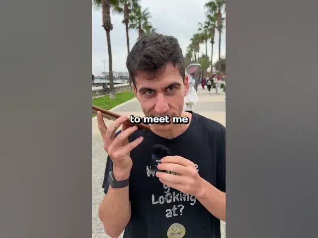 Video thumbnail for Calling random strangers until they agree to meet me