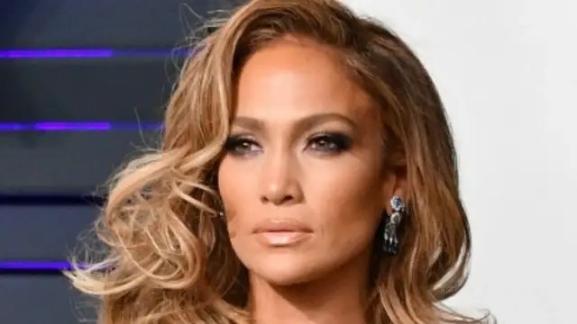 'Video thumbnail for What Jennifer Lopez Really Looks Like Underneath All That Makeup'